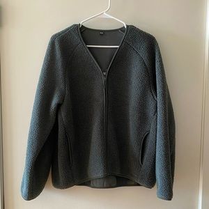 Uniqlo forest green Sherpa jacket.